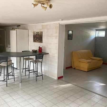 Appartement en rez-de-chaussée de maison Montanay Exterior foto