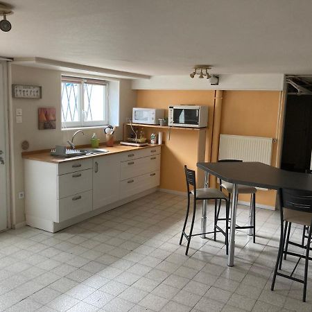 Appartement en rez-de-chaussée de maison Montanay Exterior foto